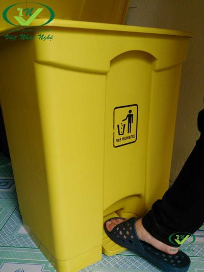 thung-rac-dap-chan-68-lit-vang-ban-dap.jpg thung-rac-dap-chan-68-lit-vang-ban-dap.jpg