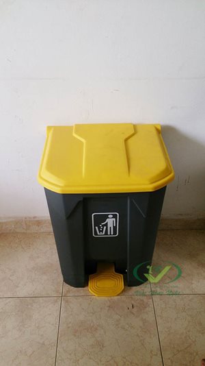 thung-rac-nha-bep-45-lit-dap-chan.jpg