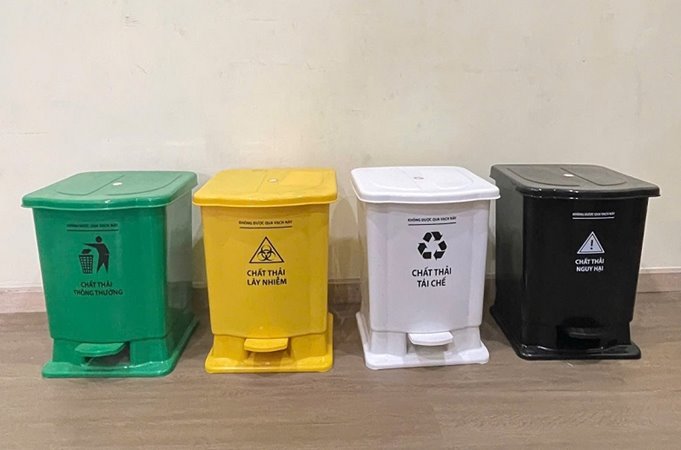 Thung-rac-y-te-nhieu-mau-2.jpg Thung-rac-y-te-nhieu-mau-2.jpg