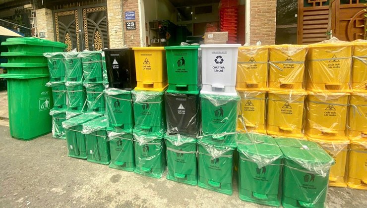 Thung-rac-y-te.jpg Thung-rac-y-te.jpg